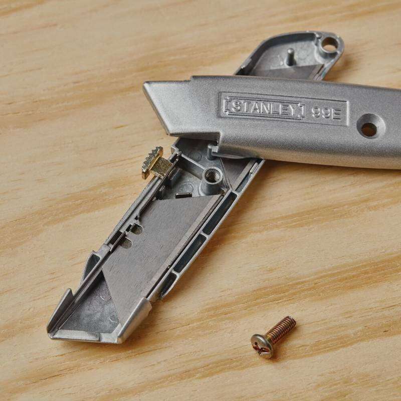 Image du produit STANLEY - Couteau &agrave; lame r&eacute;tractable 99E
